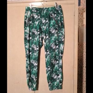 Jungle print Athleta pants with Zippered Pockets